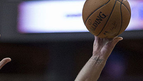 NBA rumors: Cleveland Cavaliers considering Robert Sacre of LA Lakers