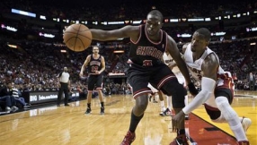 Miami Heat NBA 2015 news, rumors: Will Deng and Wade opt in?