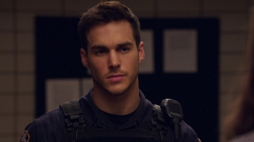 \'Supergirl\' season 2 spoilers, premiere date: Superman and Supergirl don\'t see eye to eye; Man in pod identified