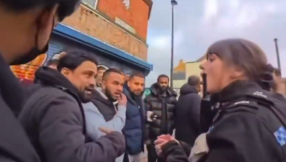 Police officer praised for defending right to preach in Muslim area