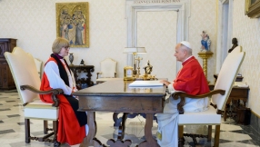 Sarah Mullally prays with Pope Leo XIV