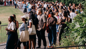 Over 1,500 queue up for prayer and worship in London despite heatwave