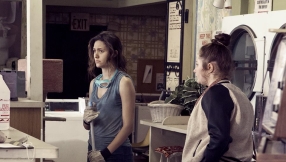 \'Shameless\' season 7 news, episode 9 spoilers: The Gallagher matriarch comes home; Fiona gets her first bad review on the internet