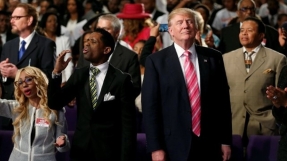 Donald Trump Encourages Americans to Start Saying \'Merry Christmas\' Again