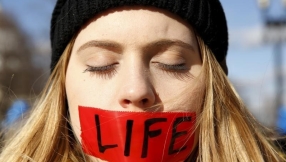 Unmarried Christian woman about to abort her baby changes her mind after an unexpected encounter