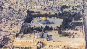 Muslims worshipping in Jerusalem streets after call for boycott of Temple Mount over metal detectors