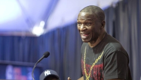 Floyd Mayweather news: Mayweather Snr turns self in, pleads not guilty for assaulting woman