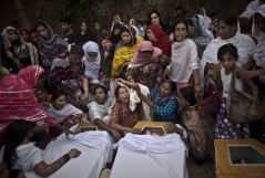 Pakistan church attack kills dozens