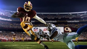 \'Madden NFL 15\' glitches; Hilarious glitch of tiny linebacker Tiny Titan goes viral