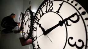 When does Daylight Savings 2014 time end? Does the time go back or forward?
