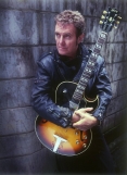 Alvin Stardust, glam rocker who found God on a train journey, dies aged 72