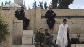 Israelis, Palestinians clash at Jerusalem holy site