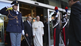 Francis condemns food speculators\' \'paradox of plenty\'
