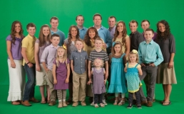 Duggars fan starts petition to save 19 Kids and Counting from cancellation over gay stance