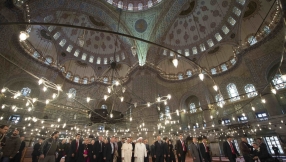 Pope Francis prays in mosque during trip to Turkey