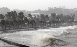 Typhoon howls through Philippines, more than one million flee