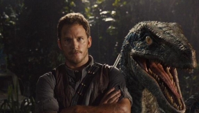\'Jurassic World\' plot: Director hints movie will see humans fighting alongside dinosaurs