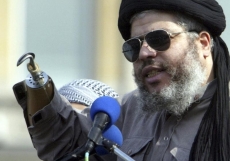 US seeks life in prison for \'global terrorist leader\' imam Abu Hamza