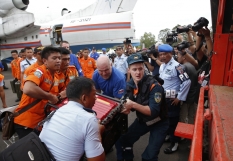 AirAsia hunt: \'big objects\' found underwater