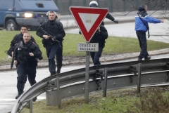 Dammartin-en-Goele manhunt: Anti-terrorism forces seek dialogue