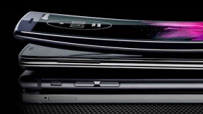 LG G Flex vs. LG G Flex 2 compared: Same curved bodies but different specs
