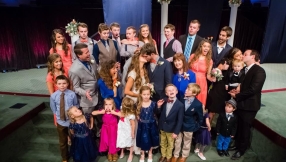 \'19 Kids and Counting\' Jessa Duggar shares funny goofy shot of the whole family with mock shock over kissing