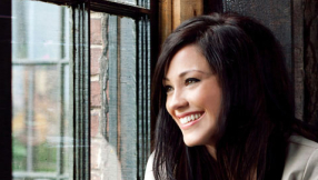 Look at God instead of your problem, urges Kari Jobe
