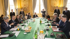 World powers discuss lifting Iran sanctions, undercutting US Republican opposition 
