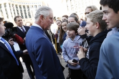 Charles and Camilla mingle with tourists on US visit