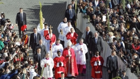 Pope Francis pays tribute to \'today\'s martyrs\' on Palm Sunday