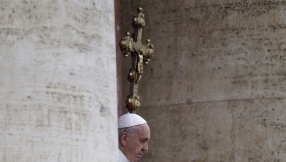 Pope at Easter prays for killed Kenyan students, decries persecution