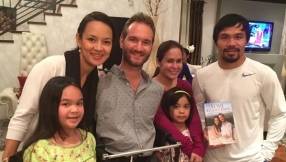 Nick Vujicic meets Manny Pacquiao, says he\'s praying for the boxer\'s safety but not taking sides