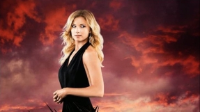 \'Revenge\' season 4 spoilers: Victoria gets attacked and blames Emily in episode 20 \'Burn\'