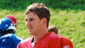 New York Giants 2015 roster news: Quarterback Eli Manning agrees to contract extension