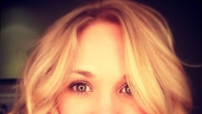 Carrie Underwood stays away from online  negativity by not googling herself