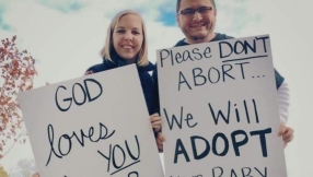 Kentucky couple offer to adopt babies of women who want to get an abortion