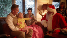\'Real deal\' Santa Claus pays a visit to cancer-stricken country singer Joey Feek, shares message of love