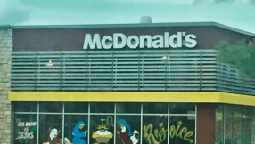 \'McNativity\' window photo goes viral as Jesus birth\'s display in Tennessee thrills and inspires thousands