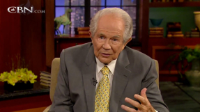 Quran as Yale law book? No way, says Pat Robertson, since it\'s based on Shariah \'that has to do with beheadings\'