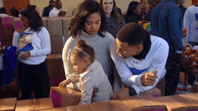 Stephen Curry and family hand out care packages to the needy a day after Christmas