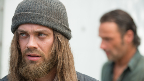 \'The Walking Dead\' season 6 episode 11 news: Jesus expands Rick\'s world in \'Knots Untie\'