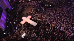 \'The Passion Live\' draws positive reviews from critics
