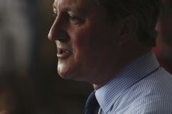 Panama Papers: Cameron admits he held stake in father\'s offshore trust