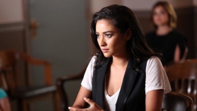 \'Pretty Little Liars\' season 7 spoilers: Emily won\'t be single for long; Shay Mitchell hints at Emison\'s return
