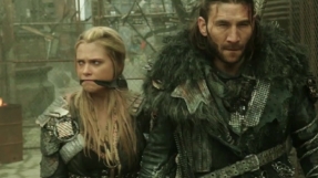 \'The 100\' season 3 spoilers: Clarke and Roan join forces to take down ALIE