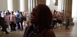Woman\'s incredible rendition of national anthem stuns visitors at Lincoln Memorial: \'That was the Holy Spirit\'