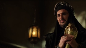 \'Once Upon a Time\' season 6 spoilers: Hook and Emma\'s romance blossoms; Aladdin is physically and mentally broken