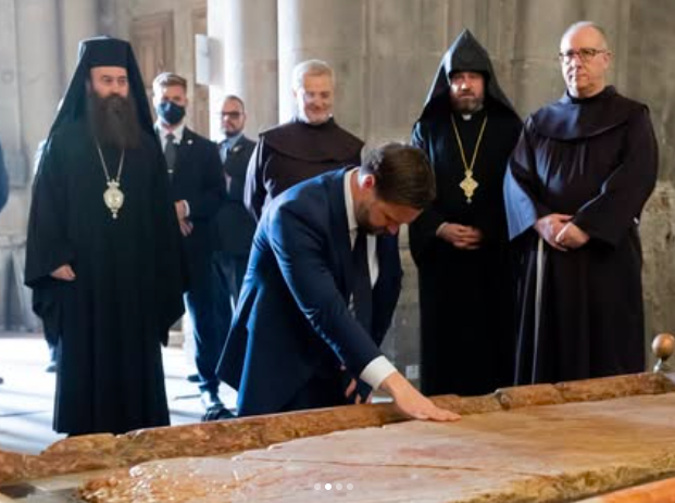 JD Vance visits Church of the Holy Sepulchre