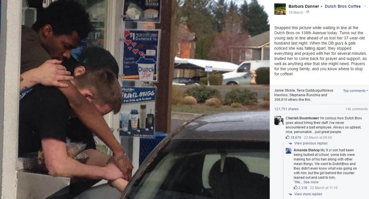 Photo of coffee shop employees praying with grieving customer goes ...