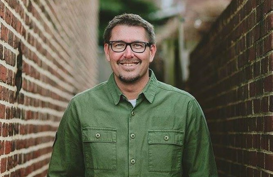 Pastor proves that \'God can move mountains\' with miraculous healing ...